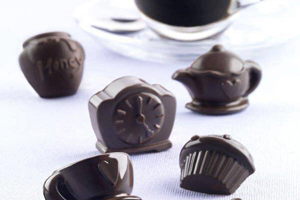 Konfektform med antikkfigurer