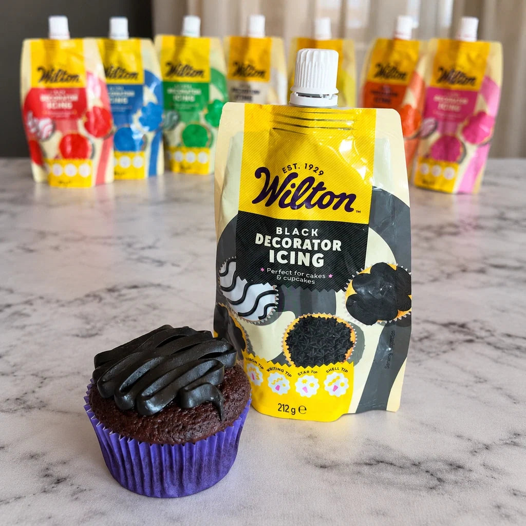 Wilton svart frosting med dekorert cupcake