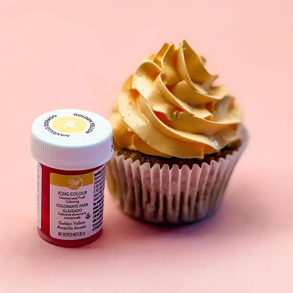 Wilton pastafarge Gyldengul med cupcake dekorert med gyldengul krem