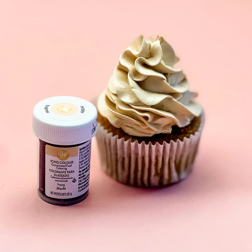 Wilton pastafarge Ivory med cupcake dekorert med elfenbensfarget krem