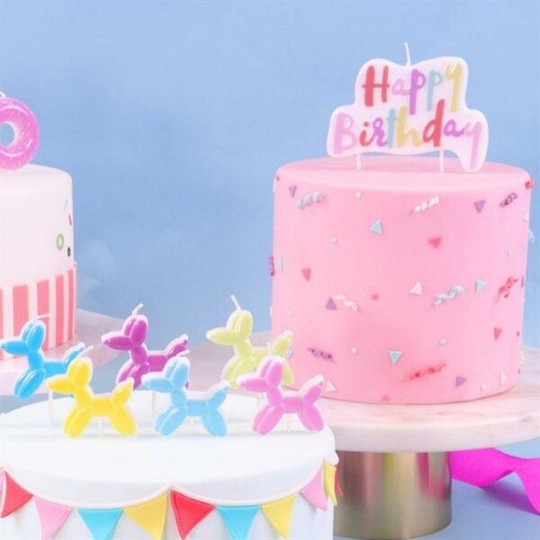 PME rosa pastell kakelys og kake med skriften happy birthday