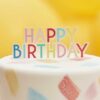 Kaketopp fra ginger ray happy birthday flerfarget regnbue
